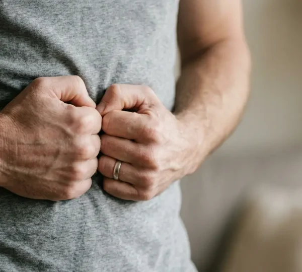 Visual representation of stress affecting body composition and stubborn abdominal weight despite healthy lifestyle